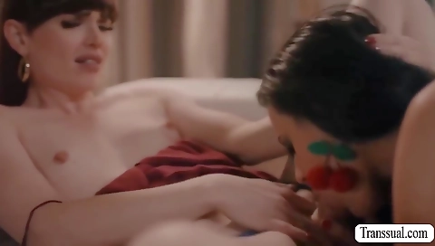 Penney Play And On The Couch In Busty Pounded By Ts Bigcock