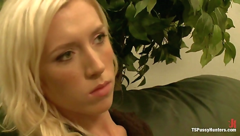 Shemale milf fuck girl ass in tight cunt and cumshot