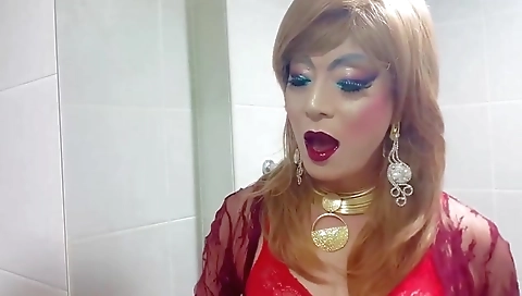 Sexy shemale shows her sexy face and mouth and masturbating