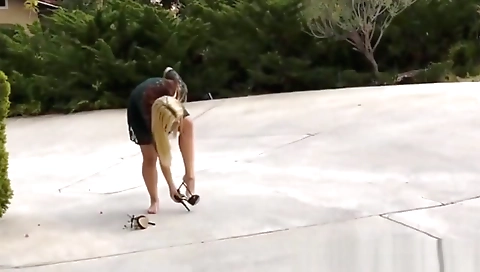 Alluring trans girl enjoys getting this blonde under control