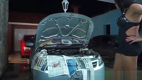 Bandeira com o título travis como o mecânico que consertou seu carro